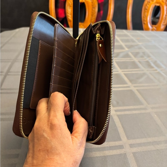 Elegant Brown Quilted Wristlet Clutch - Picture 4 of 6